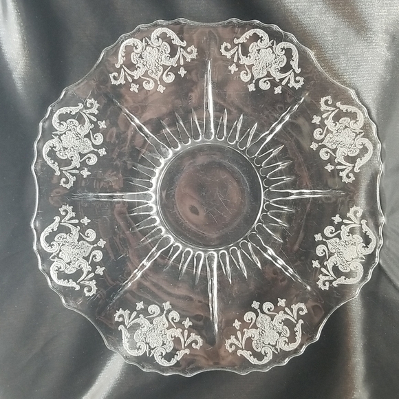 New Martinsville Radiance Floral & Scroll Cracker Serving Plate - Picture 8 of 16